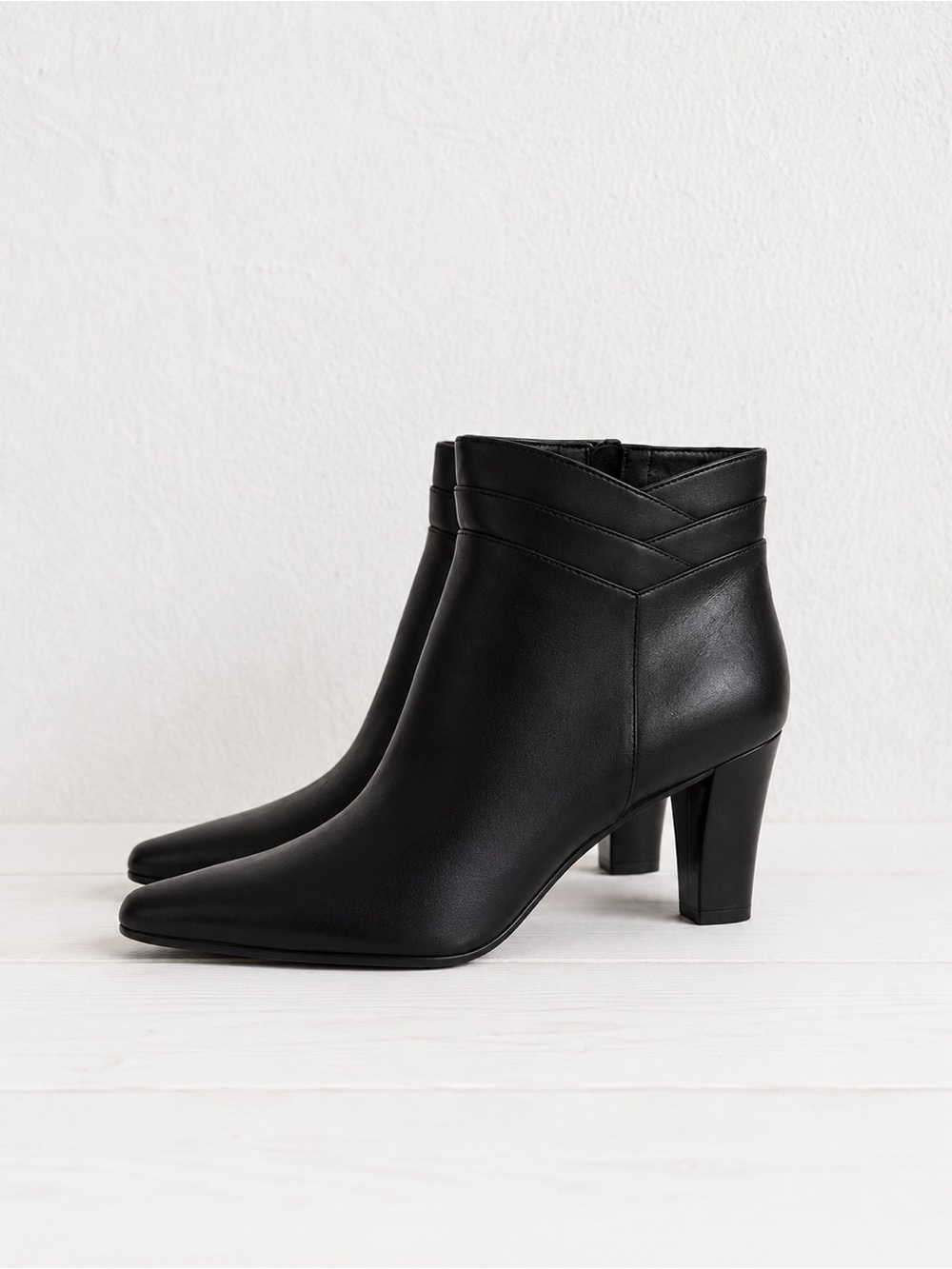 Worthington Black Madison Block Heeled Side Zip Vegan Leather Ankle Booties NIB